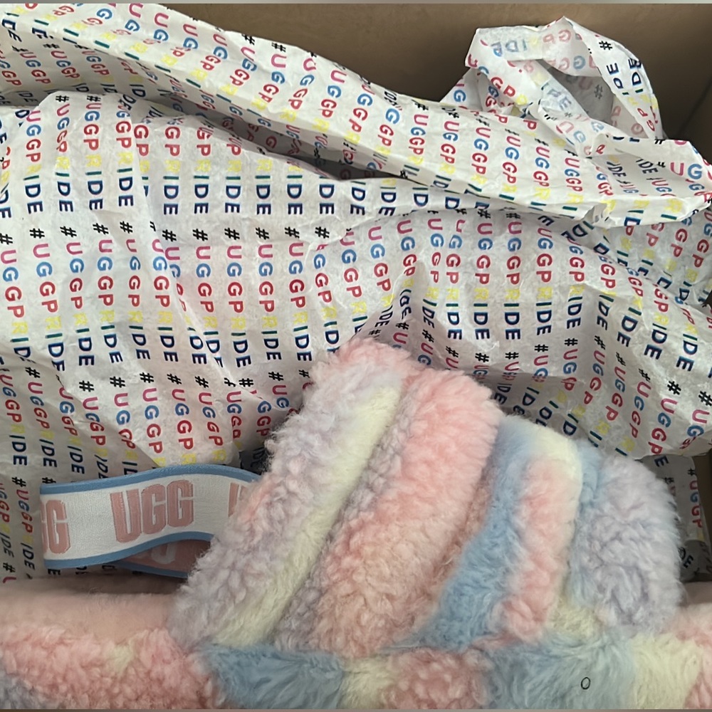 Kids Size 6 Fluff Yeah Ugg Slippers